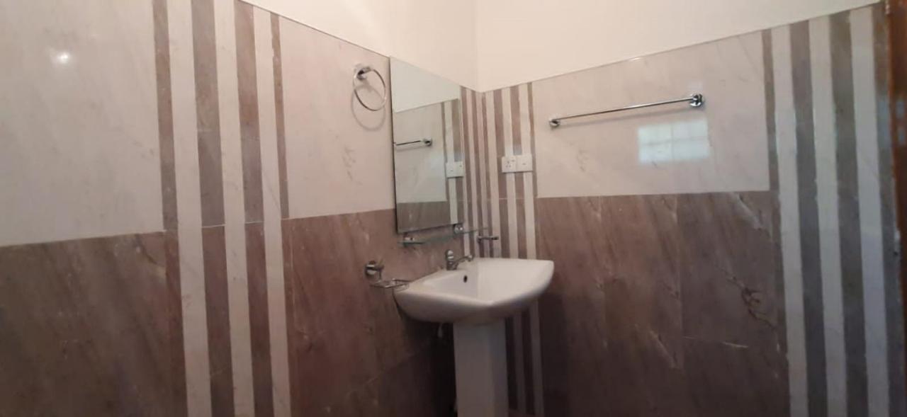Silverline Guest House Anuradhapura Quarto foto