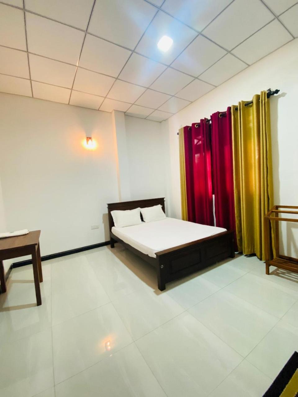 Silverline Guest House Anuradhapura Quarto foto
