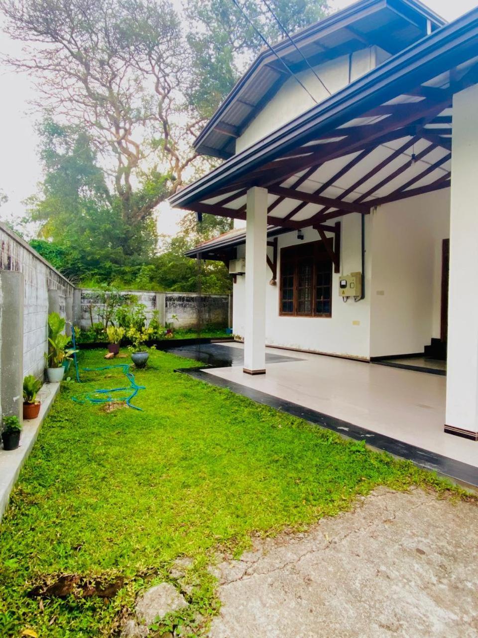 Silverline Guest House Anuradhapura Exterior foto